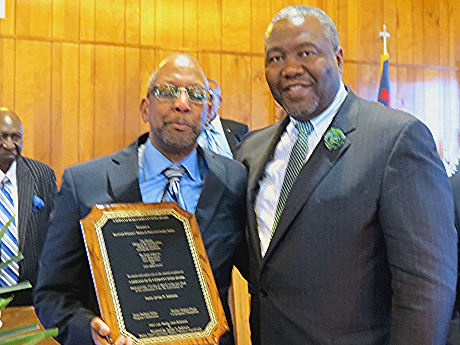 fcbcwp's tweet photo. 2018 Servant Award Recipient, Reverend William Walker, Associate Minister, Calvary Baptist Church with Pastor Robinson, Sunday March 10th. https://t.co/2IeR5yJ0R9