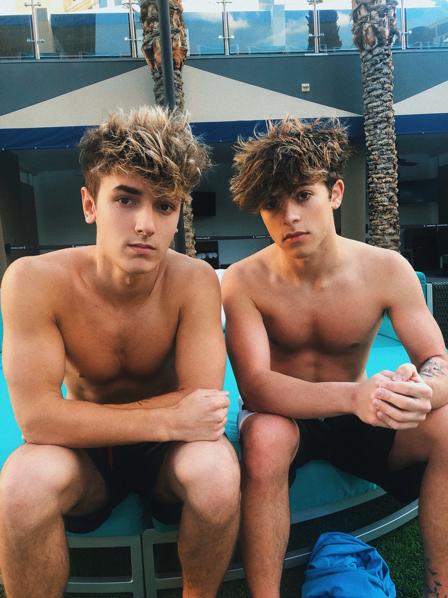 BryceHall's tweet photo. pool day https://t.co/Yw1dVqk65s