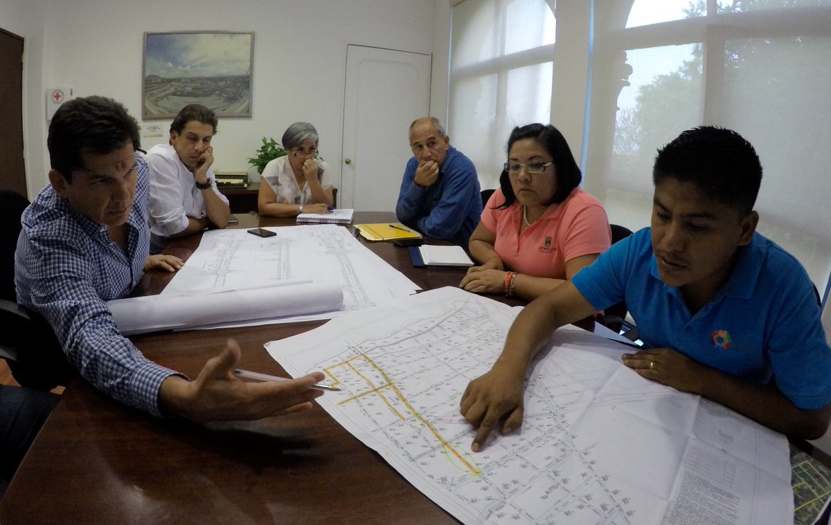 Paty_Izquierdo's tweet photo. Con @CEAGUA_Morelos, se avanza en la reconstrucción de la avenida Constitución del 57 #NuevoJojutla, donde se espera en días la conclusión de la instalación del alcantarillo sanitario, drenaje y agua potable para dar paso a los trabajos de la nueva imagen urbana. #Morelos https://t.co/Bx6Z0e8yOX