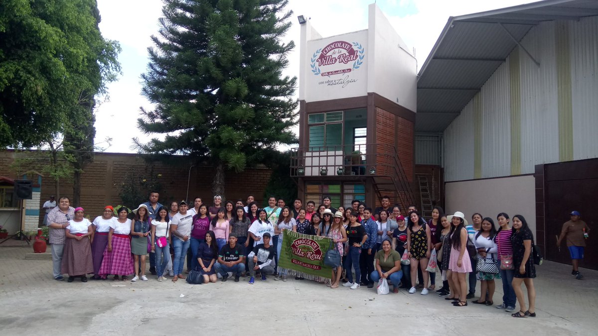 VillaRealChoco's tweet photo. Gracias @utcveracruz por compartir con nosotros nuestras #tradiciones, nos encantó chocolatear con ustedes! #chocolate #oaxaca #turisteando https://t.co/BQkpl34JA7