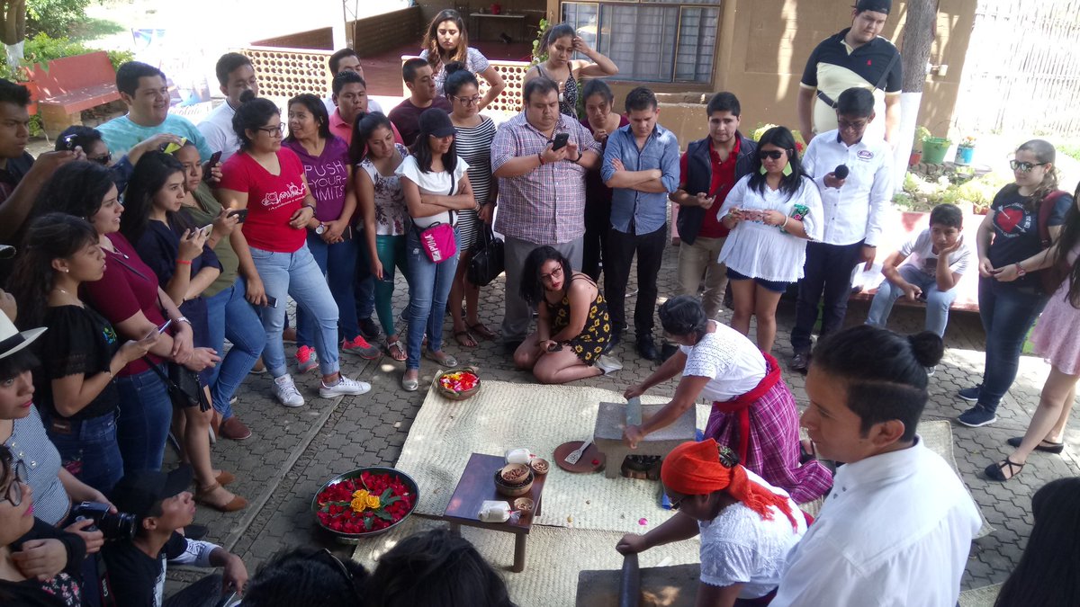 VillaRealChoco's tweet photo. Gracias @utcveracruz por compartir con nosotros nuestras #tradiciones, nos encantó chocolatear con ustedes! #chocolate #oaxaca #turisteando https://t.co/BQkpl34JA7
