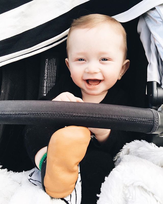 TheOVerCompany's tweet photo. Because sometimes all it takes to change your mood is a happy smile👉🏼 BE THAT SMILE for someone🙂
.
.
.
.
#getyourOVeron #modernmom #babymusthave #multiuse #handmadeincanada #freeshipping #carseatcover #nursingcover #momlife #OVermama #itshappyhere #m… https://t.co/rwANznMx5B https://t.co/FjBWOIOBlP