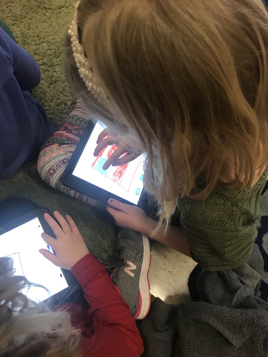TurnerTenille's tweet photo. Kinders using @Seesaw to document US Symbols after traveling around patriotic landmarks with VR @nearpod and learning with  @AnnieAndMoby #mestech #CCSDfam #bestjobever @MacedoniaElem https://t.co/hgw3bo5gmk