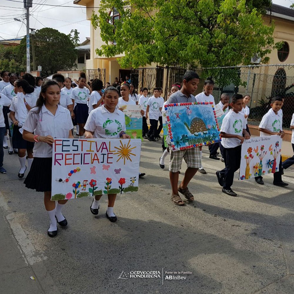 CerveceriaHond's tweet image. Fundación Cervecería Hondureña impulsa Festival de Reciclaje en Roatán con la participación de cuatro centros educativos de la isla, ALFA, Arnaldo Auld, Dale Jackson y Elfrida Brooks.