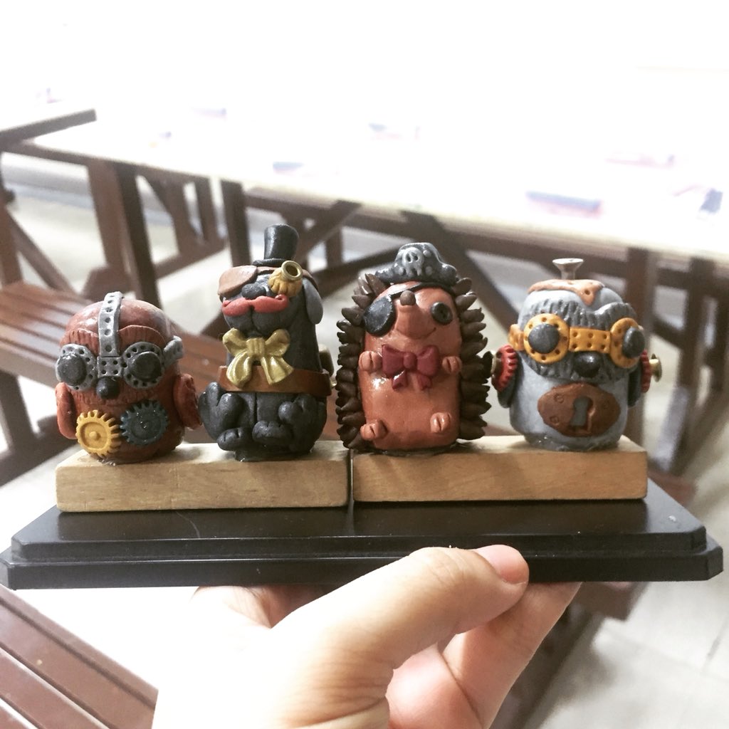 sumthinblue's tweet photo. Teaching #alternativeclass today, and brought some friends with me 😜#polymerclay #steampunk https://t.co/1kTLvWkPjJ