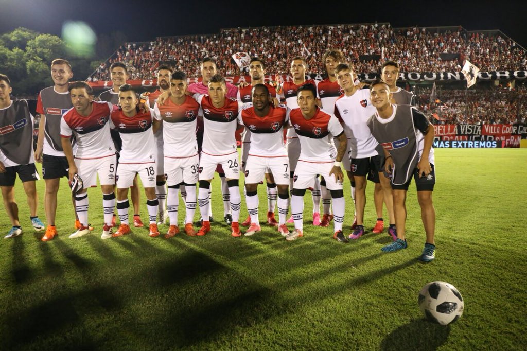 Newells's tweet photo. ¡GANOOOO #NEWELLS! 🔴⚫️

Con goles de Joaquin Torres y Luis Leal, la Lepra se impuso 2-0 ante San Martín SJ en el debut de @OmarDeFelippeDT como DT rojinegro. https://t.co/pxYFOWbk2g