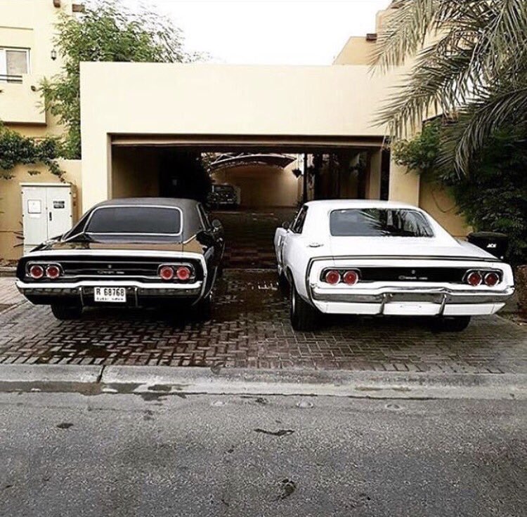 RT - Black | Like - White