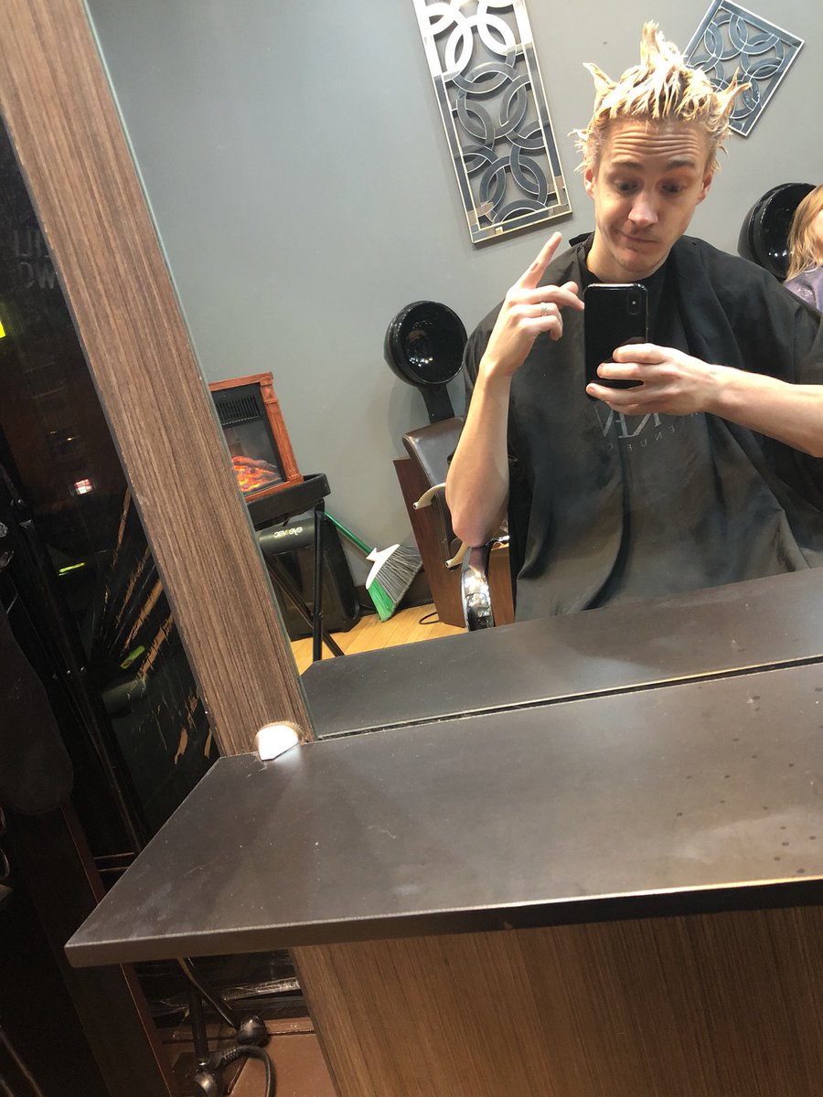 Ninja's tweet photo. Getting the orangeness out of the tips and freshening it up for the blue. https://t.co/cdf05JCKZw