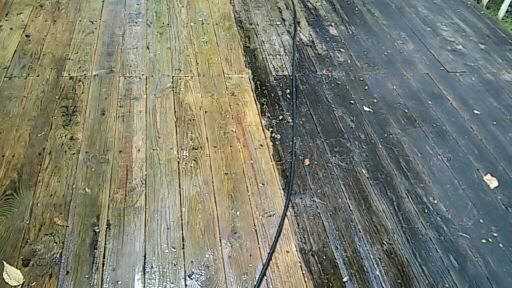 clearchoicewc's tweet photo. Removing all the mold and grime from this back porch #clearchoicewindowcleaning #pressurewashing #semioldphoto #bigdifference #powerwashing #clearchoicewc https://t.co/cscocqKzkp