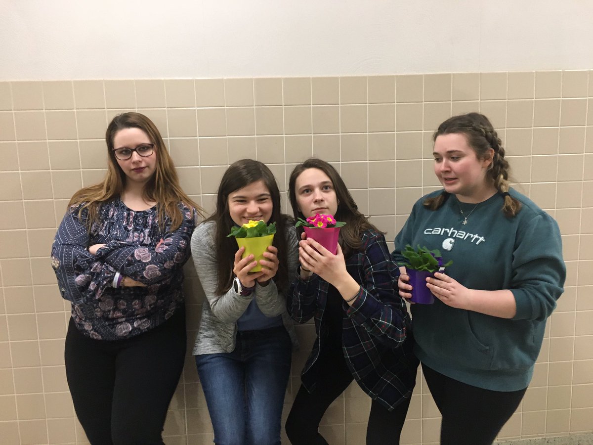 mawristwatch's tweet photo. just a theater mom and her sprouts #teamalmost🌸 https://t.co/njxddtDEmW