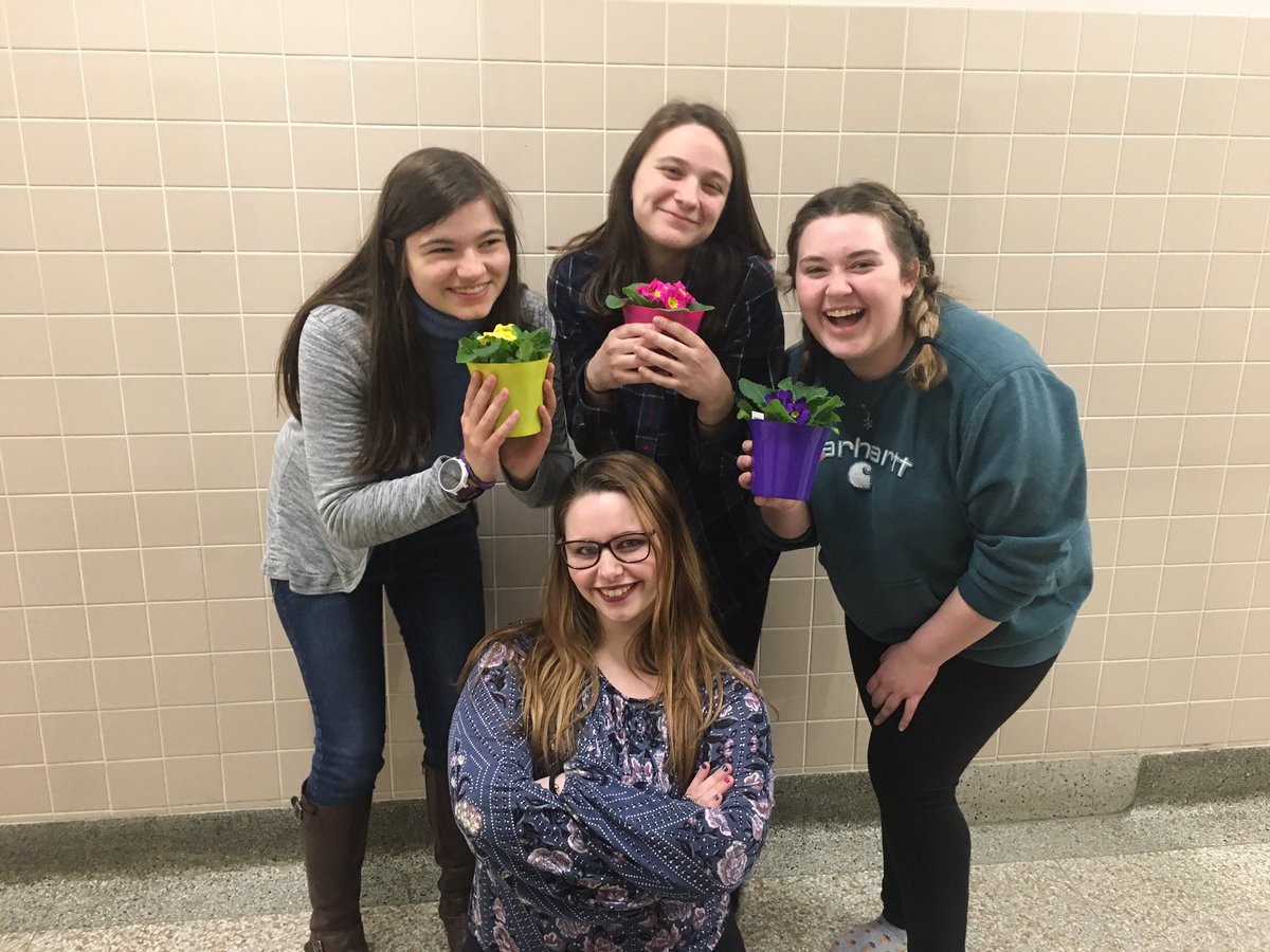 mawristwatch's tweet photo. just a theater mom and her sprouts #teamalmost🌸 https://t.co/njxddtDEmW