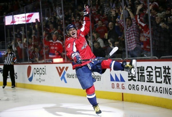 Buccigross's tweet photo. Youngest Players at time of 600th Goal:
                               Years-Days
Wayne Gretzky     27-302
Mario Lemieux      31-122
Alex Ovechkin      32-176
Bobby Hull             33-82 https://t.co/07uaXdZUWf