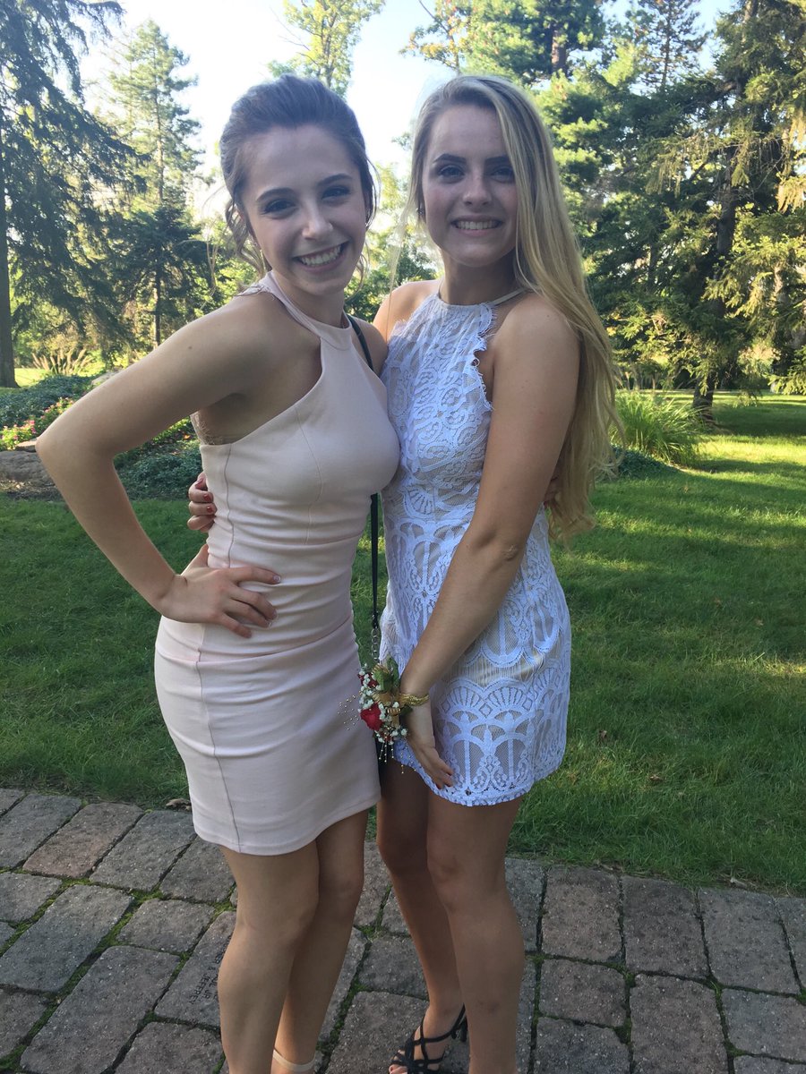 lyssa1818's tweet photo. Happy birthday pretty girl! Hope 17 is fabulous 💖🌷🌸🌞 @EmmiSchwab https://t.co/VmVisy6VI3