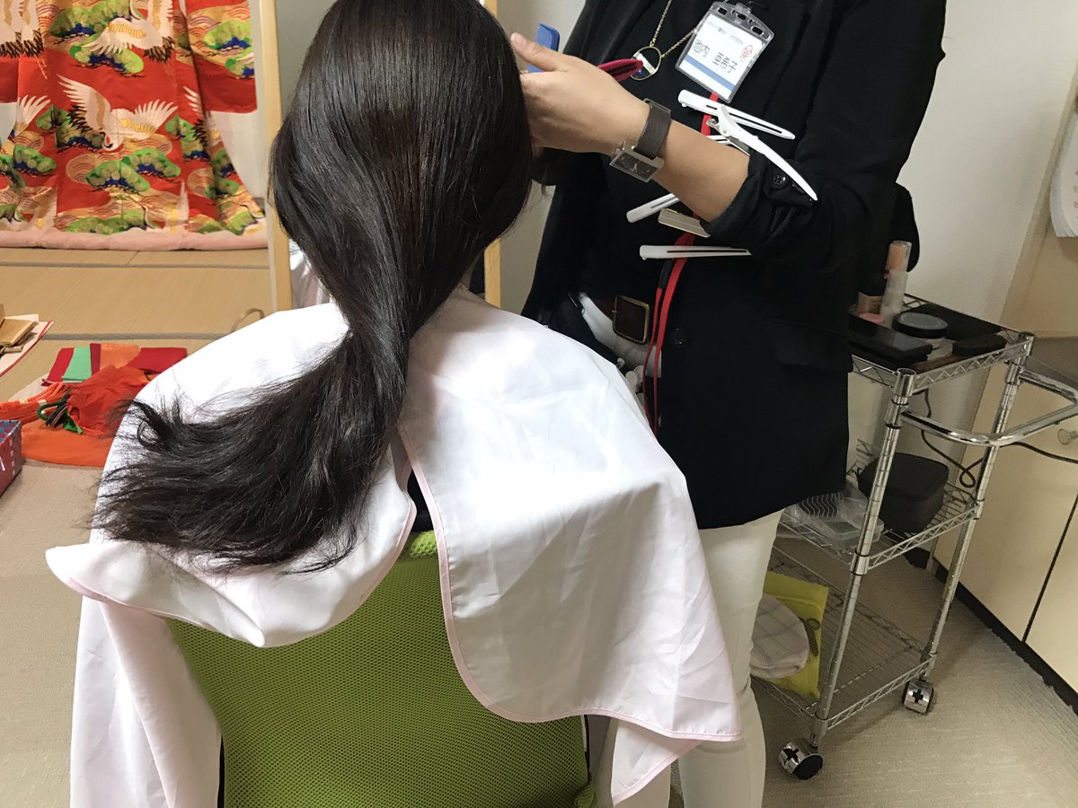 ACHA91144841's tweet photo. ヘアメイクしてます。

#ACHAプロジェクト
#児童養護施設
#ボランティア
#ヘアメイク
#成人式前撮り
#髪飾り https://t.co/1bbmvcrjBp