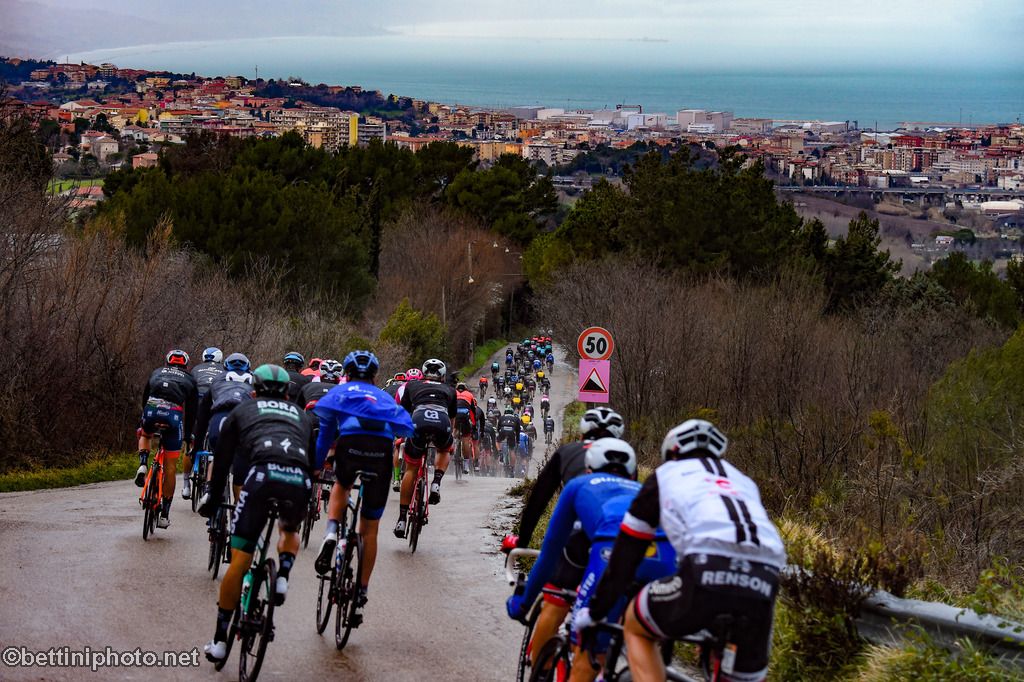 NIPPO_RACING's tweet photo. ロードレース最終日となった #TirrenoAdriatico 第6ステージは、集団ゴールスプリントの展開となり、カノラが7位、グロスは9位でフィニッシュ。UCIワールドツアーで好成績を残しました! 山岳賞リーダーのバジョーリや初山翔も完走。最終日の個人TTに挑みます!
https://t.co/6wkbD8vRVl https://t.co/2AFMLOyRAE