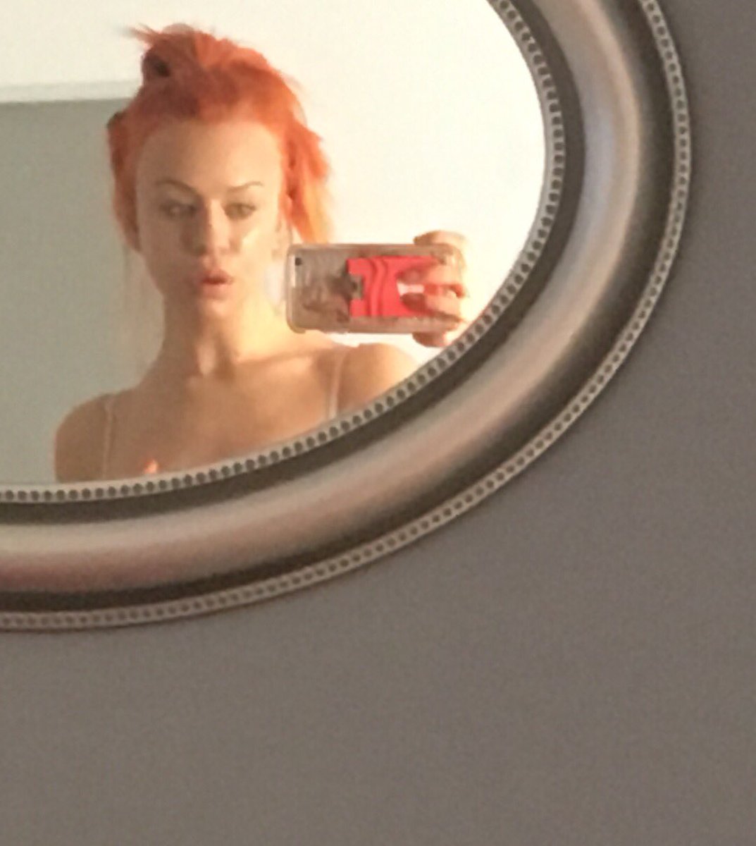 llmachula's tweet image. Sister: “Lex, you look like that tana mongeau girl”  me: *1 hour and 30 minutes later..