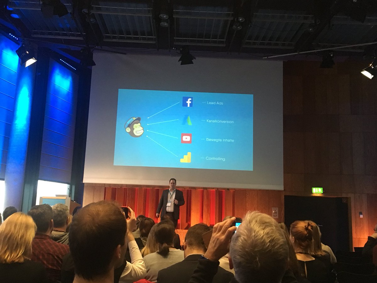 MTMimberg's tweet photo. #mailchimpday Der 'Werkzeugkasten' zur gelenkten Informationsbegleitung des Kunden bis hin zum Act des Kaufens ist gefüllt. Eine super Keynote von @technozid https://t.co/b3f5CoK5WK