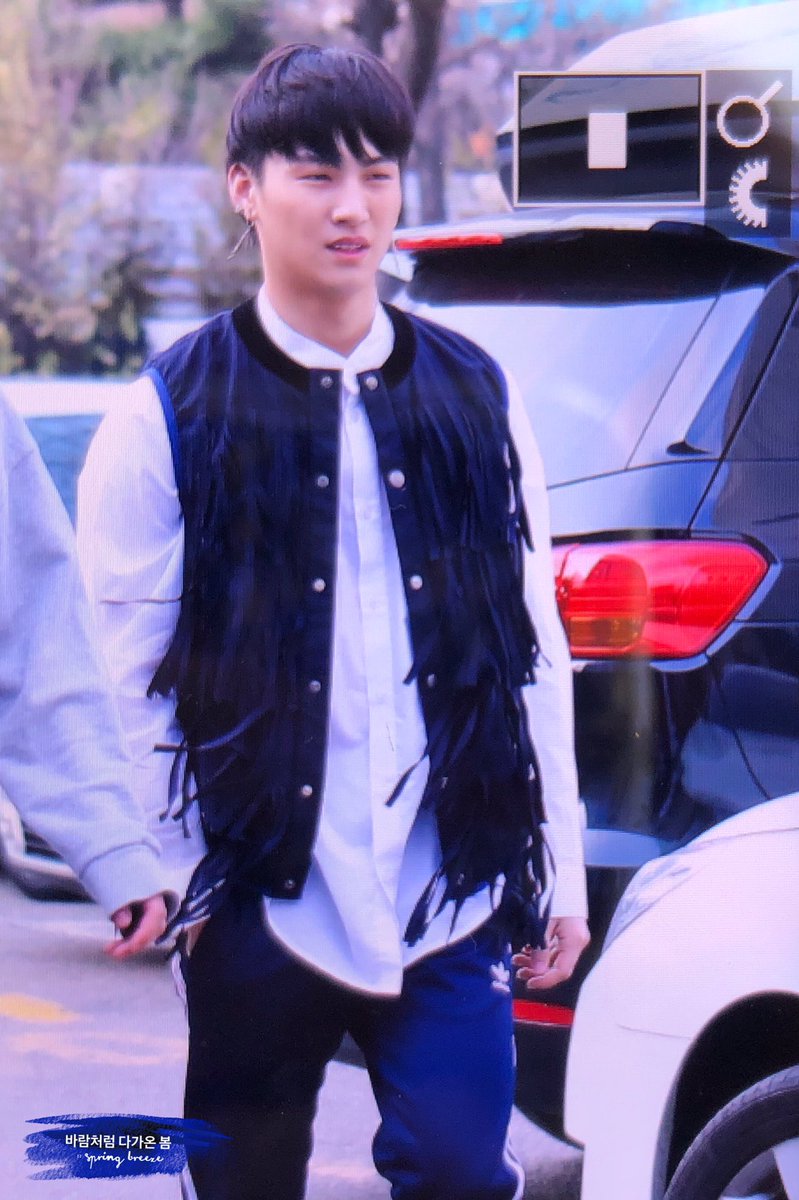 springbreeze16's tweet photo. 180313 열음 외출 재범😍💜💜 #JB #재범 #GOT7 #EyesOnYou #Look #너하나만 https://t.co/Lsw63b7rjZ