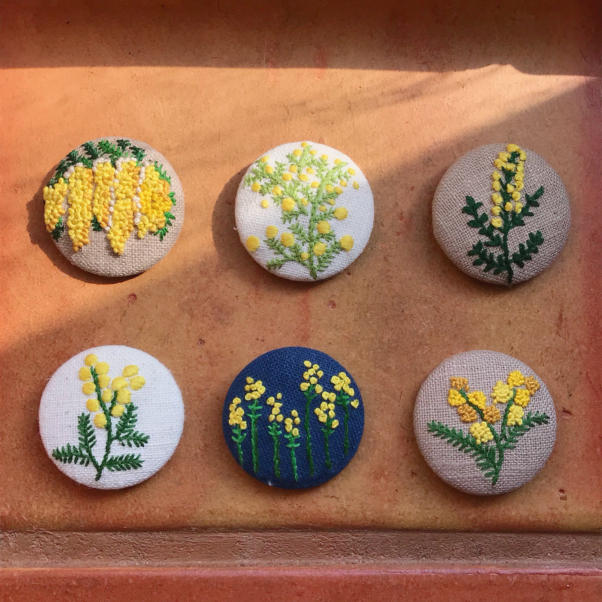 ミモザ くるみボタン 刺繍 ヘアゴム Materpurissima Cl