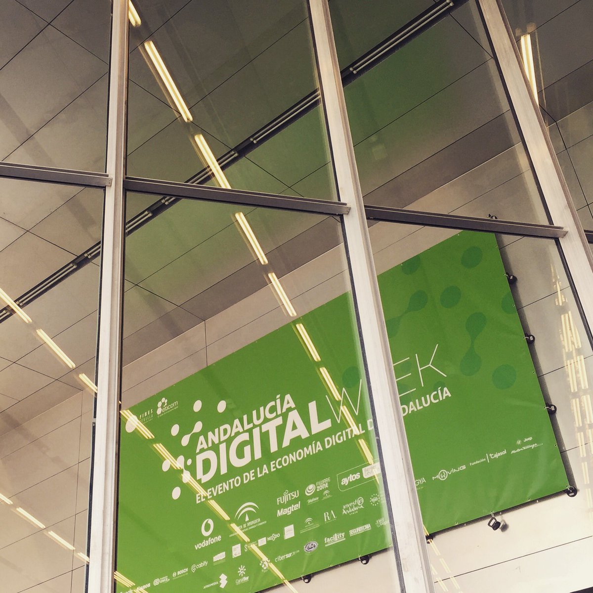 lmdehumo's tweet photo. Ayer pasamos un día genial en Andalucia Digital Week, aplaudimos esta magnífica iniciativa 👏🏻👏🏻👏🏻👏🏻
#ADW18 https://t.co/HYAKh7OHj9