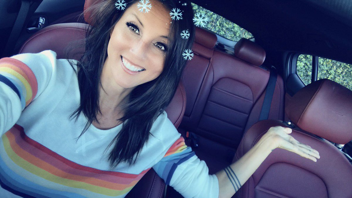 SurfnSunshine's tweet photo. This I already knew, but today @AutoTrader_com officially named #KiaStinger one of the Best Car Interiors under $50k. I mean, come on - have you seen these beautiful red seats and luxurious tech heavy cockpit?! 😍
#StingerExperience #StingerisHere KiaPartner https://t.co/kt7rik55wO
