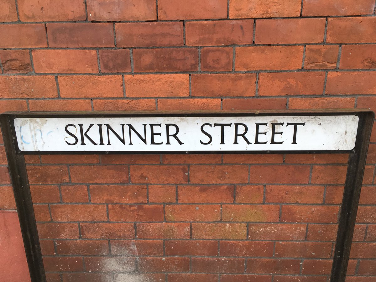 danascullyalien's tweet photo. England knows the truth. 😁👽🤷🏼‍♀️ @MitchPileggi1 #skinnerstreet #england #XFiles  #TheXFiles #WalterSkinner #loveit #ineedthis https://t.co/eX8q9mfcpf