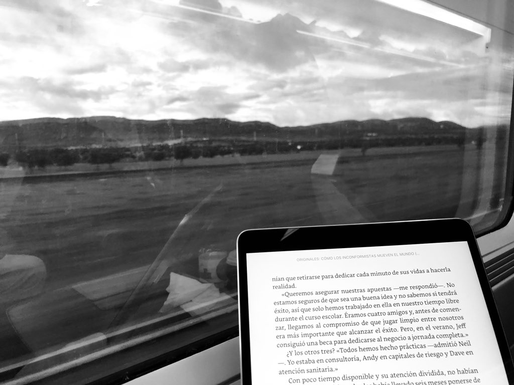 “La #creatividad es permitirse a uno mismo cometer errores. El #arte, saber cuáles han de conservarse” by <a href="/ScottAdamsSays/">Scott Adams</a>                                              . El problema está cuando tienes más creatividad que arte... y así nos va!!