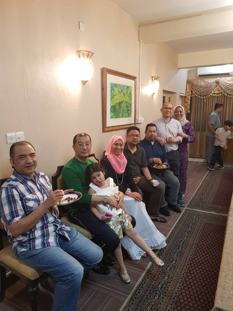MYHCDhaka's tweet photo. The High Commission organised a get together with Malaysians in Dhaka on 10 March 2018 to welcome newcomers and bid farewell to Malaysians in Dhaka at Rumah Malaysia. #PMRM https://t.co/nWZAWMHYfp