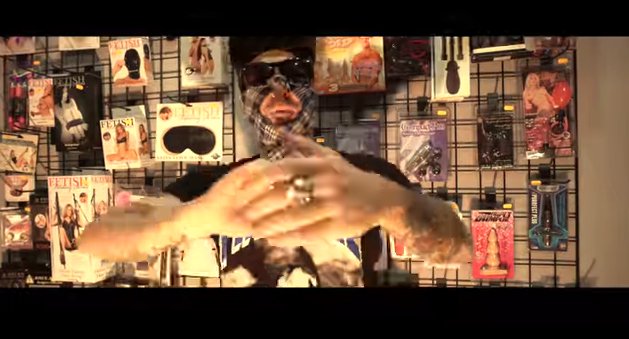 🎶🎶🎶 Eguna abiatzeko... <a href="/gorpuzkingz/">GORPUZKINGZ</a>, ‘Sex shopa’ . Trap taldeak sex shop batean grabatu du bere azken bideoklipa.

naiz.eus/eu/mediateca/v…