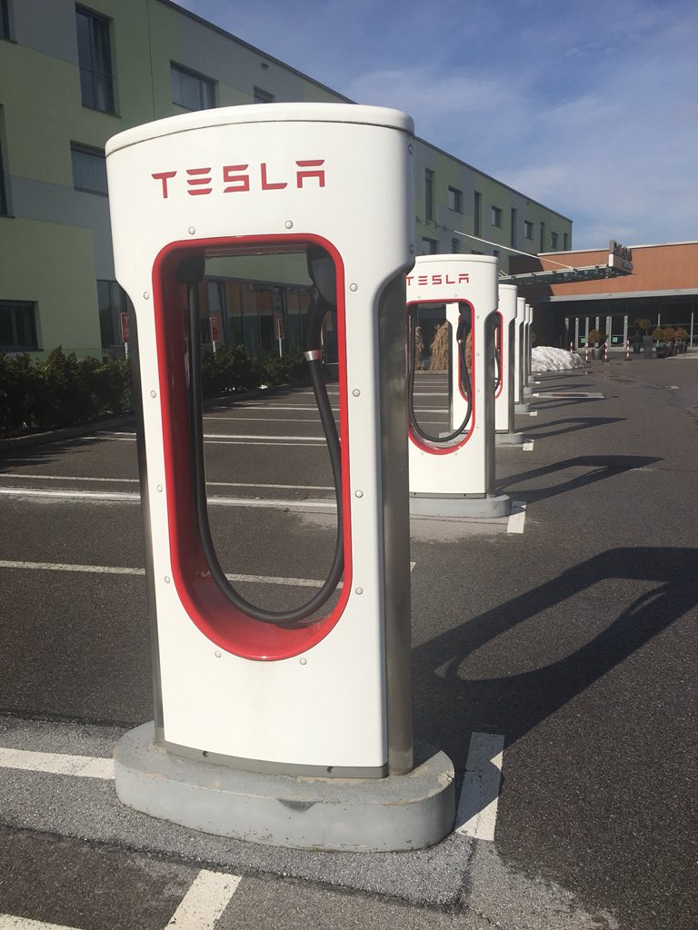 Tesla Supercharger 42 Ljubljana Mons, Slovenia