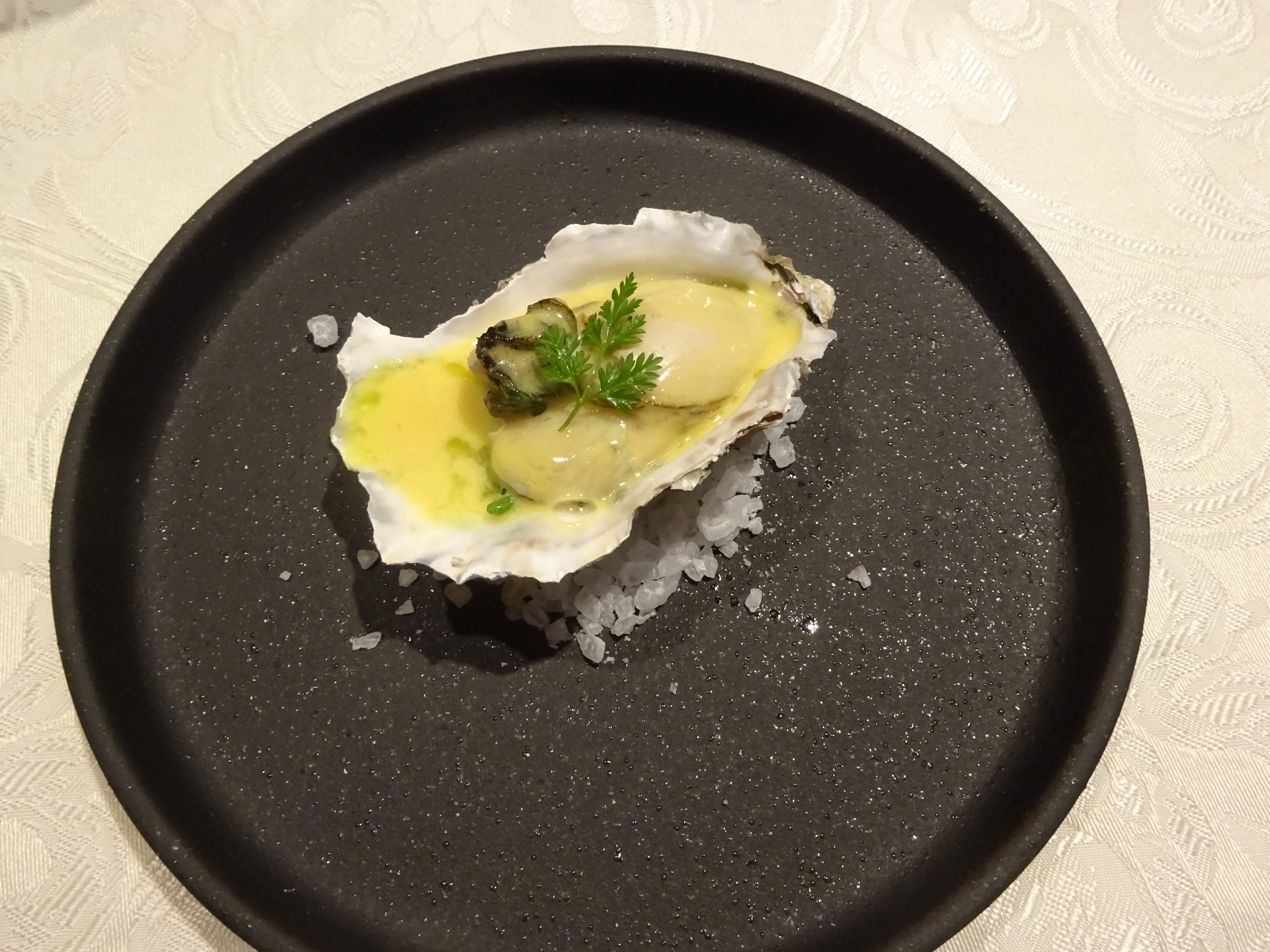 如月真弘 Na Twitteru 郷土料理メイン 魚介類のポトフ仕立て フランス大西洋岸をイメージした 真鯛とムール貝 海老 季節の野菜のポトフ 季節のコース 本日のお魚 モワルとゴボウ ジュ ド ヴォライユ ポアレした真鯛と 牛肉のとろりとした骨髄とゴボウ 鶏の
