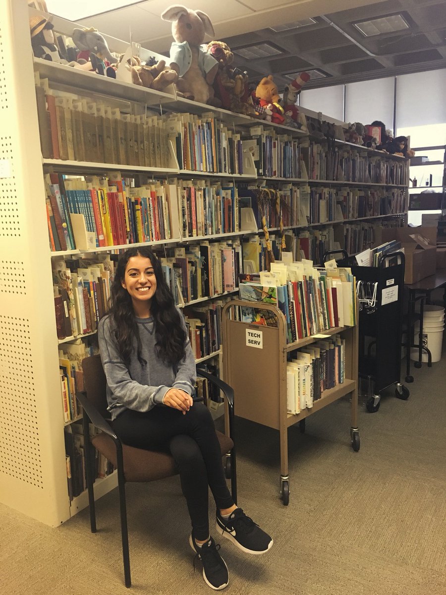 smellltheroses's tweet image. Being an intern at @ArneNixonCenter is a fun and great experience. I’m learning new ways to become a great PR and looking forward all the events happening this semester 💛🤓📚 #PRDogs #Servicelearning #HowWeMCJ #fresnostate