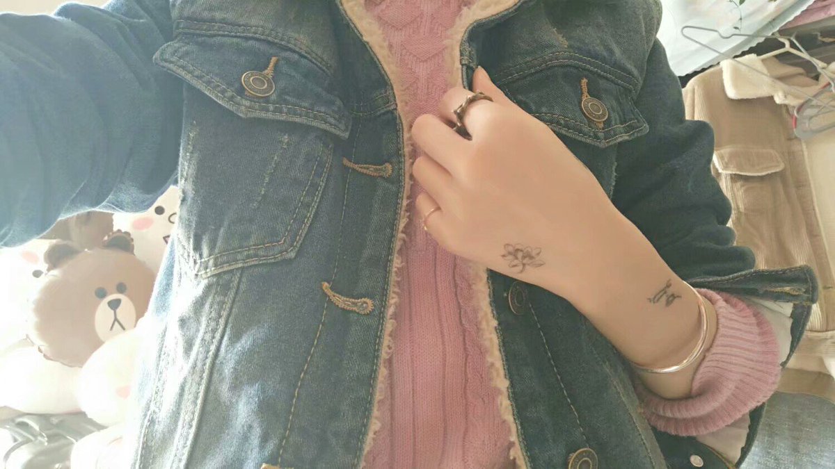 BehfarChristoph's tweet photo. Today's clothes and design on body is awesome, the weather is also suitable for recording the Youth but nobody to record MV for me,ah!!!! https://t.co/dRPVKx61qA