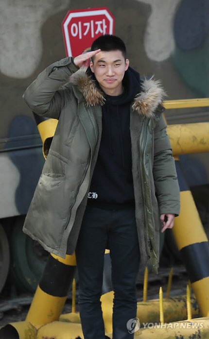 Happy_daes's tweet photo. 180313 #대성 강원도 화천 27사단
이기자 신병교육대로 입대

잘 다녀와요!! 이기자!!👋🏻👼👋🏻

#강대성 #Daesung #テソン
#DLITE #HappyDaes https://t.co/yDb9itgQAf