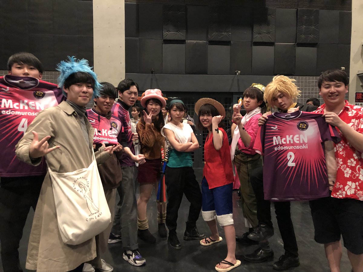 McKEN_McKEN's tweet photo. そして！
僕らが5人体制になって初めての箱ライブで対バンしたおむすびシンドロームとパシャリでした！！！

昨日のライブも出番が前後でした！！！
おむすびは本日ラストライブだそうです！！！
頑張れえええええ

#マッケンラスト
#LinkTheFinal https://t.co/RhIDEdMk1N