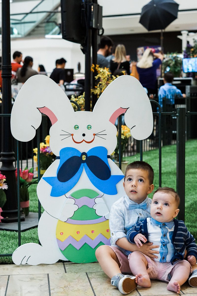 Took these cuties to meet the Easter bunny! raspberryglow.com/2018/03/12/eas… <a href="/ShopStoneridge/">Stoneridge Shopping Center</a> #ad