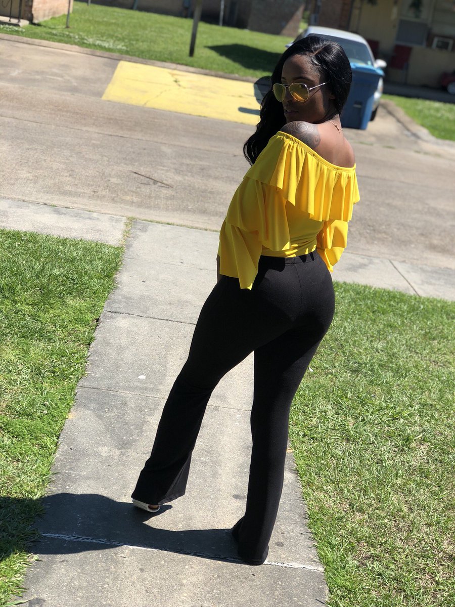 EddieeDaBosssss's tweet image. Spring time fine😩 #Spring #BadAsf