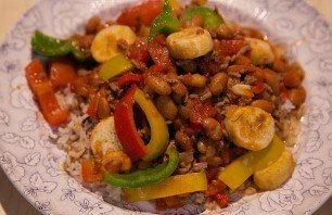 Vanavond hebben wij een smakelijke, kleurrijke en kindvriendelijke chili con carne op het menu staan. Vol met #groenten, #vezels en fruit! Klik op de link voor het recept, ow.ly/wvYU30iFiEc. #gavoorkleur #chili #gezond #watetenwevandaag