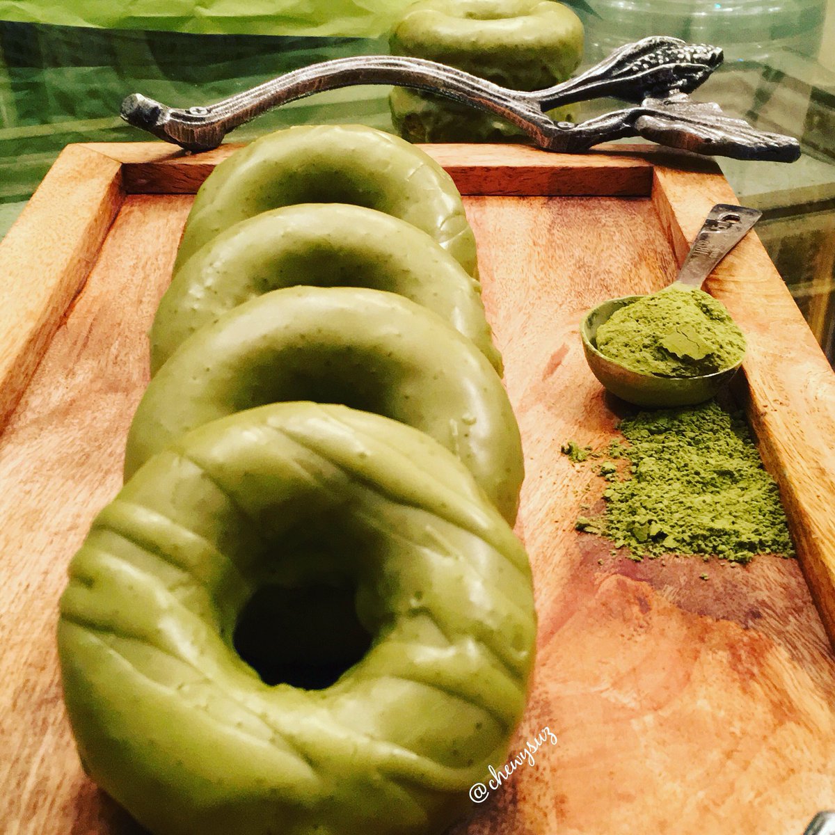 chewysuz's tweet photo. You Must Try Our Marvelous Monday Matcha Green Tea D🍩NUTS🌱🍵 #entrepreneur #donuts #matcha #doughnuts #organic #vegan #donut #crushingit #veganrecipes #SpringForward2018 #businesswoman #smallbusiness #businessowner #smallbusinessowner #SpringBreak https://t.co/8IBF8OoSkg