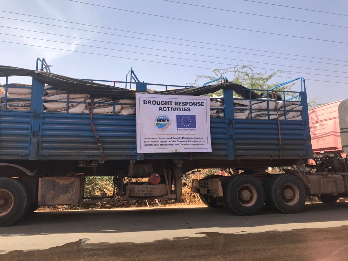 Approximately 4800 bags of livestock feeds have been disbursed to communities in Mandera County by @NDMA_Kenya through European Union support. @EUinKenya @drr_cca 

#KenyaMbele #BigFour #ManderaCounty