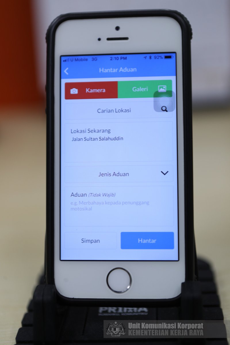 FaizallPesot's tweet photo. Mobile Apps 'Aduan Jalan KKR' ini adalah salah satu medium saluran aduan yg disediakan oleh KKR kpd pengguna menghantar sebarang aduan berkaitan Jln Persekutuan, Jln Negeri &amp; Lebuhraya di Malaysia. Muat turun di Apple Appstore &amp; Google Playstore skrg #bagitahukami #ukk #kkr https://t.co/GgA6p1GJNT