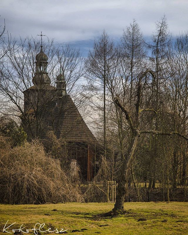 keruk's tweet photo. Old church #nowahuta #cracow #oldbuildings #church #lndscape #view #kokoflesz https://t.co/slqFiRthrr https://t.co/xgG3WqEqrj