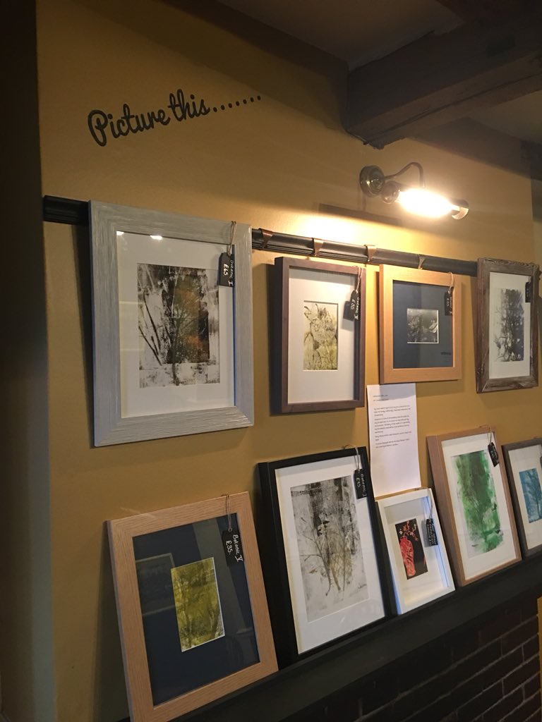 DiamondPubOxted's tweet photo. @DiamondPubOxted come have a pint and a perusal #beer #localart https://t.co/Nt89kIPJ3o