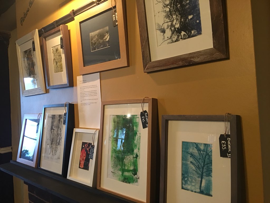DiamondPubOxted's tweet photo. @DiamondPubOxted come have a pint and a perusal #beer #localart https://t.co/Nt89kIPJ3o
