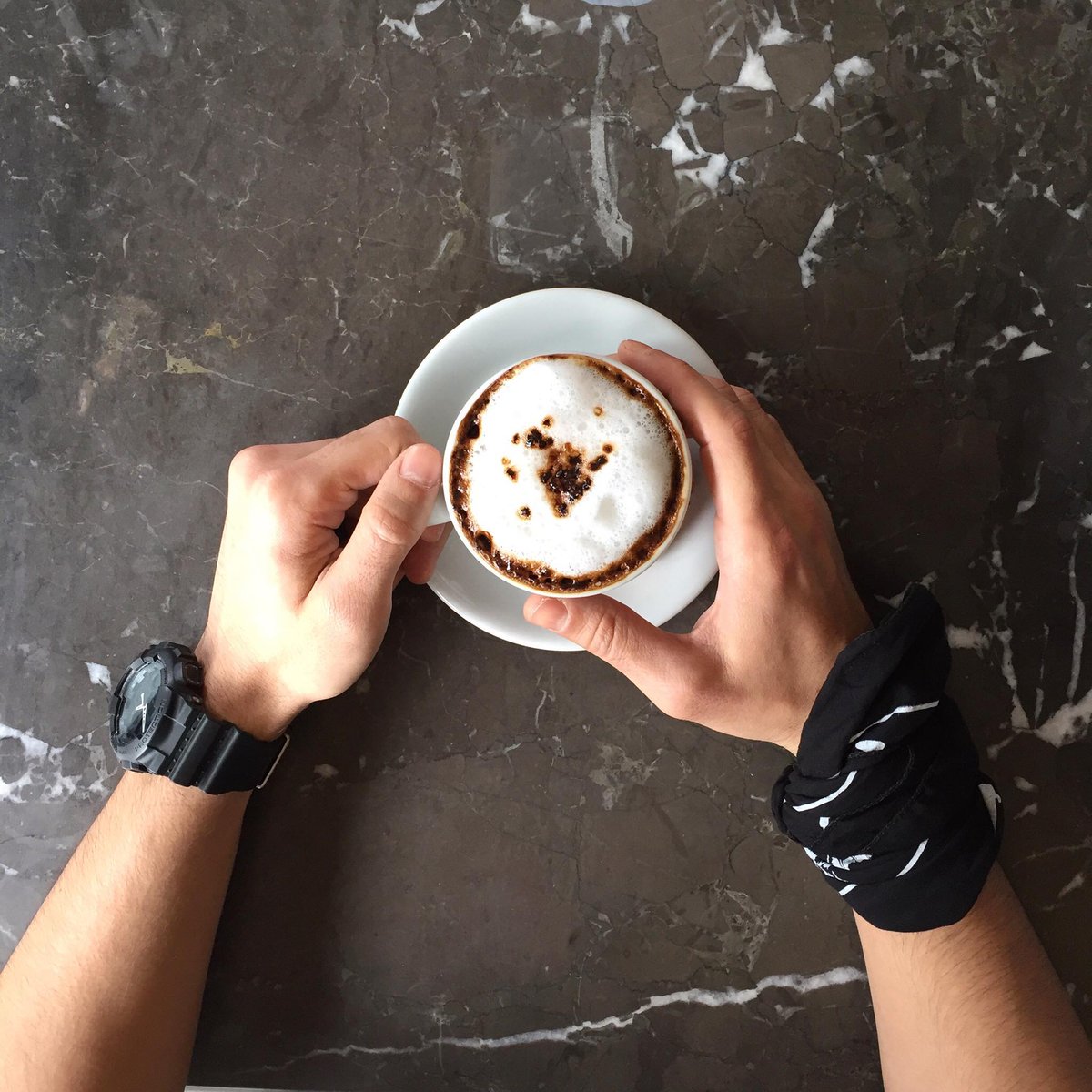 Alins’te harika bir gün! Yağmur, güneş, bulut ve nefis bir esinti eşliğinde içiyoruz kahvelerimizi 😍☕️🧡 #alinscaferestaurant #coffee #kahvekeyfi