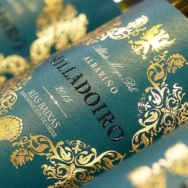 Un #albariño que te transportará a la mágica y bella #Galicia. Con destellos verdosos, aroma sutil, elegante y la frescura típica del Atlántico. Huele a Galicia!!! Es Milladoiro!!! 🍾 goo.gl/zVuv99
