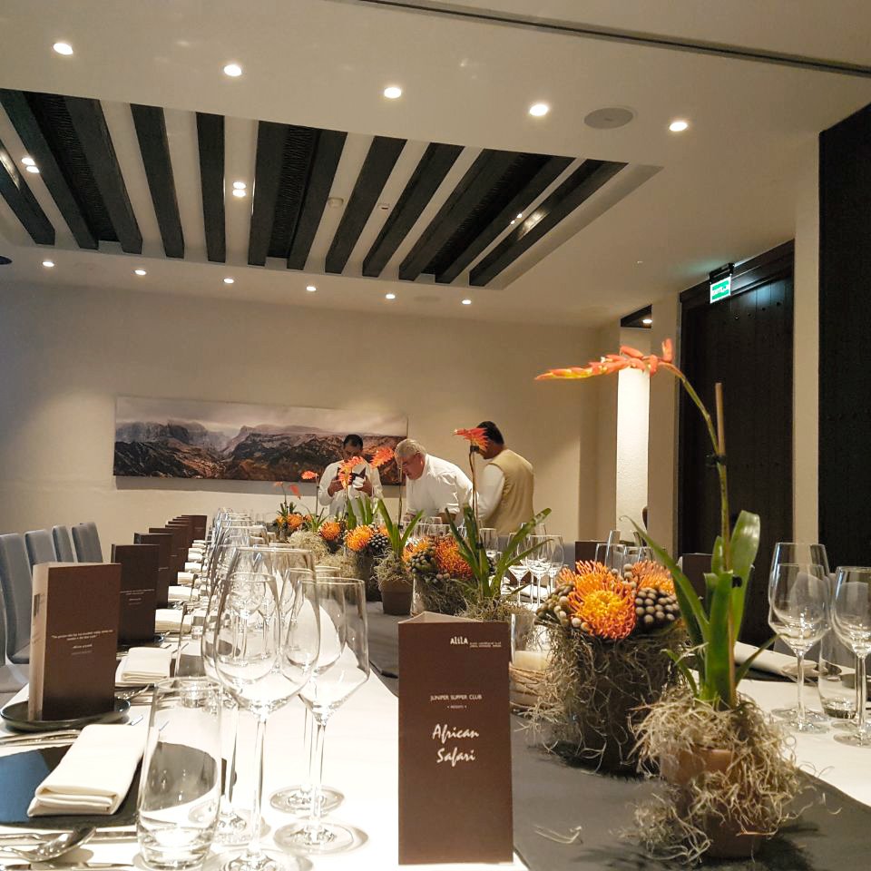 JuniperRes's tweet photo. Setting up for culinary travels #themedinner Chef Alex attention to detail & passion! 🥘 -
#juniperrestaurantoman #DestinationDining #LoveFood #RusticDining #foodtrip #foodblog #foodies #dinnerideas #cheflife #tablesetting #tablemountain #dinnerthemes #culinary @AlilaJabal https://t.co/f6kwtEVK0p