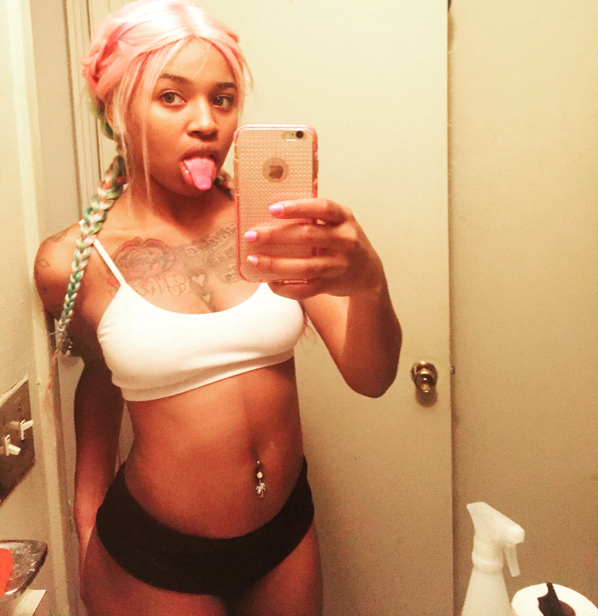 1 pic. Oouu I got em hot ,hot sauce https://t.co/qs7EHuhJGv