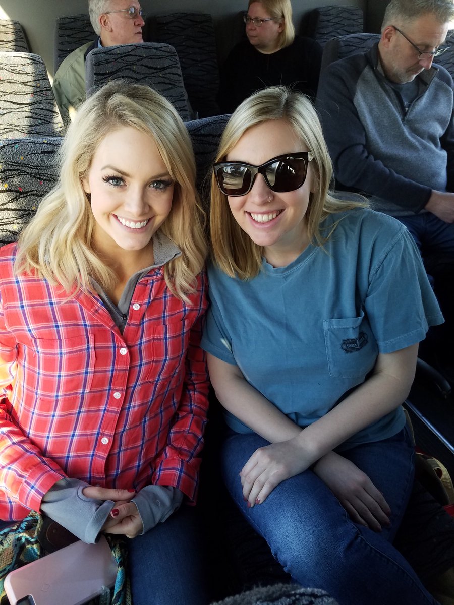 On our way to meet some pigs! 🐷🐽 Follow our #porktastic times today with <a href="/FeedTheDialogue/">Feed The Dialogue</a> on the #PigTalesFarmTour!