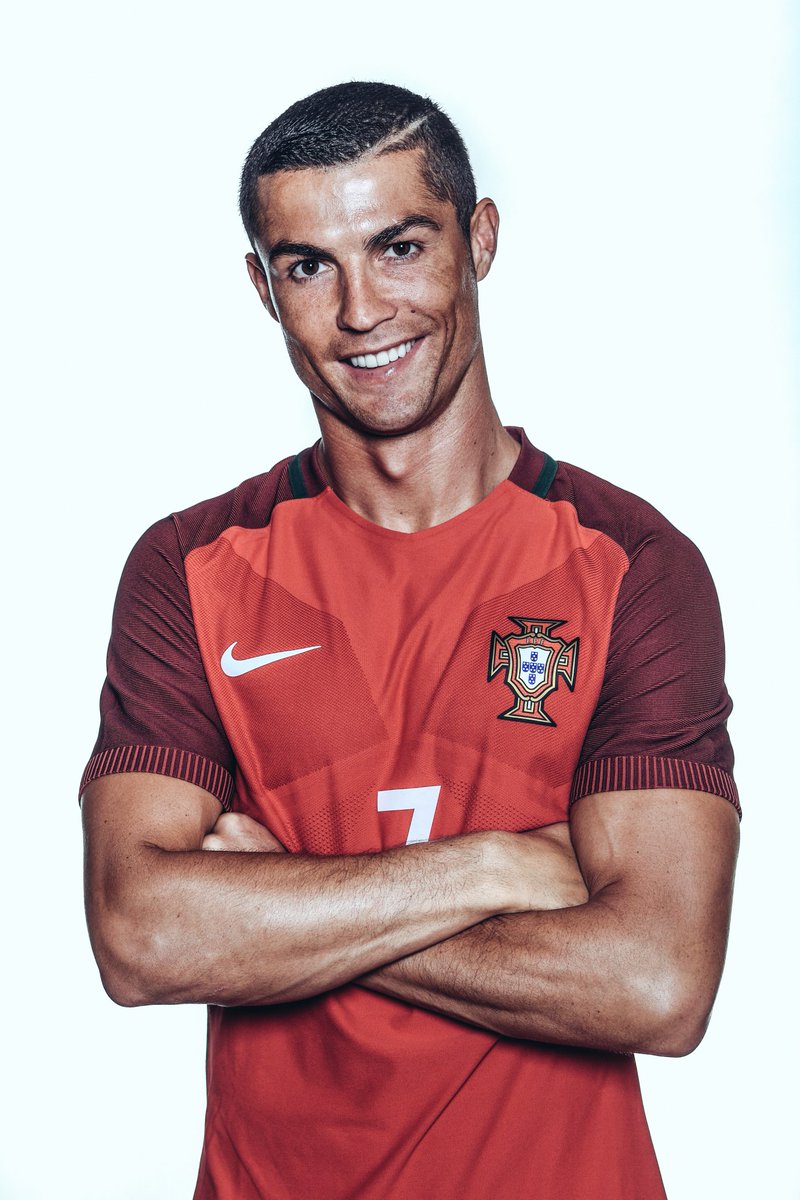 futtmais's tweet photo. O maior artilheiro da história de Portugal. https://t.co/rjkHWeSpyO